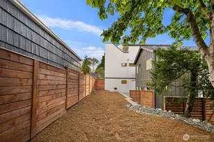 9024 Corliss Ave N, Seattle, WA 98103 - Photo 29