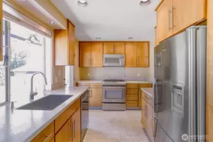 10012 NE 22nd St, Bellevue, WA 98004 - Photo 7