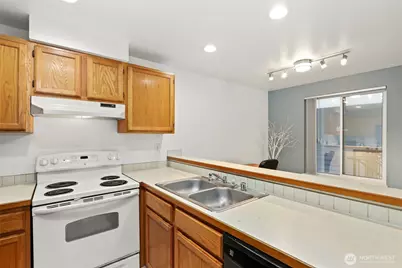 22810 30th Avenue S #B302, Des Moines, WA 98198 - Photo 7