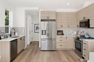 332 NE 90th St, Seattle, WA 98115 - Photo 13