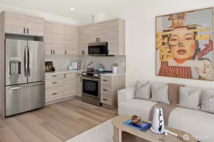 332 NE 90th St, Seattle, WA 98115 - Photo 9