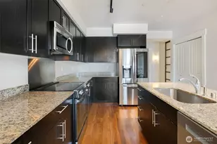 699 John St, Seattle, WA 98109 - Photo 13