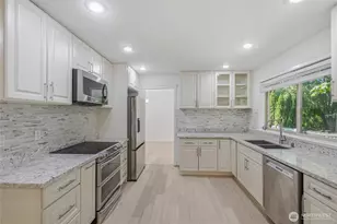 12708 NE 101st Pl, Kirkland, WA 98033 - Photo 11