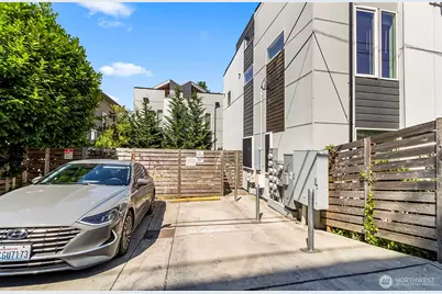 5244 Brooklyn Avenue NE #A, Seattle, WA 98105 - Photo 25