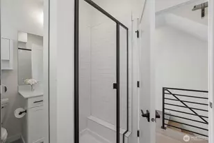 5244 Brooklyn Ave NE, Seattle, WA 98105 - Photo 17