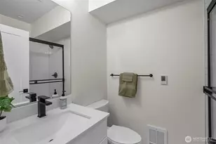 5244 Brooklyn Ave NE, Seattle, WA 98105 - Photo 13