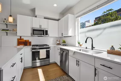 5244 Brooklyn Avenue NE #A, Seattle, WA 98105 - Photo 7