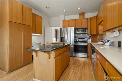 4317 Phinney Avenue N, Seattle, WA 98103 - Photo 11