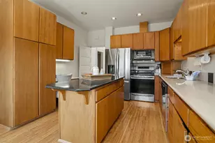 4317 Phinney Ave N, Seattle, WA 98103 - Photo 11