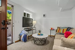 4317 Phinney Ave N, Seattle, WA 98103 - Photo 23