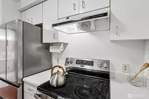 769 Hayes St, Seattle, WA 98109 - Photo 11