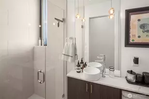 210 W Comstock St, Seattle, WA 98119 - Photo 25