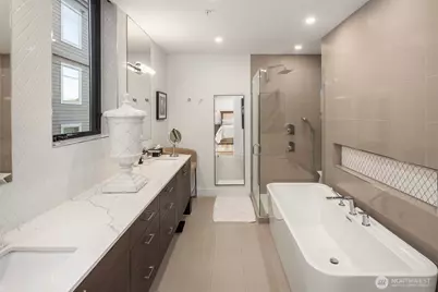 210 W Comstock Street #301, Seattle, WA 98119 - Photo 21