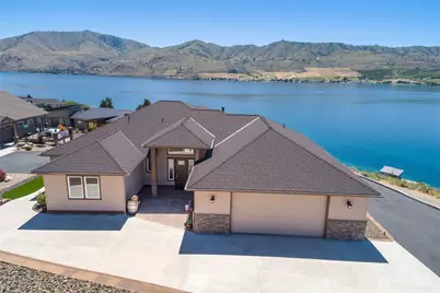 229 Apple Avenue, Chelan, WA 98816 - Photo 1