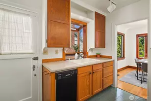 3802 NE 52nd St, Seattle, WA 98105 - Photo 13