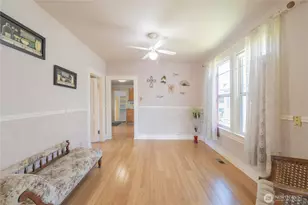 2424 Cleveland Ave, Everett, WA 98201 - Photo 13
