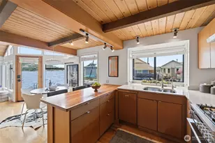 2031 Fairview Ave E, Seattle, WA 98102 - Photo 19