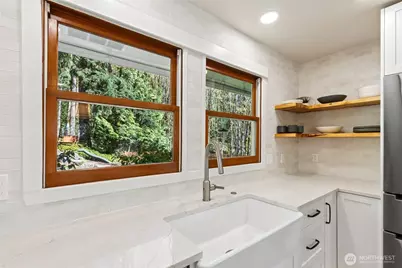 7238 Lakemont Boulevard SE, Bellevue, WA 98006 - Photo 5