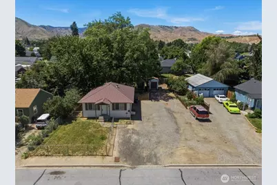1012 Yale Avenue, Wenatchee, WA 98801 - Photo 1