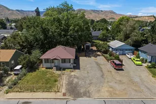 1012 Yale Ave, Wenatchee, WA 98801 - Photo 1