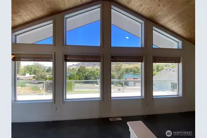 2961 Riviera Boulevard, Malaga, WA 98828 - Photo 9