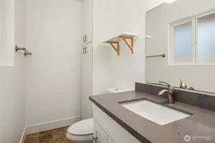 4910 NE 7th St, Renton, WA 98059 - Photo 17