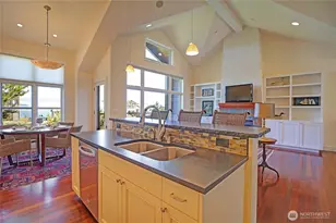 1095 Essex St, Camano Island, WA 98282 - Photo 11