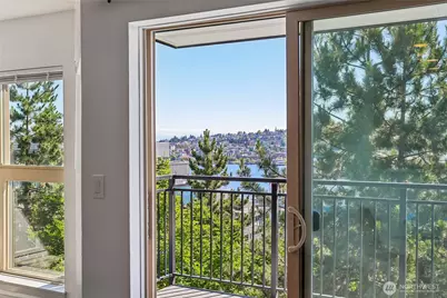 701 Galer Street #813, Seattle, WA 98109 - Photo 29