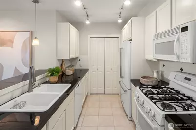 2901 NE Blakeley Street #409, Seattle, WA 98105 - Photo 11