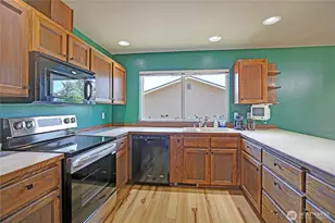 283 Meadow Dr, Camano Island, WA 98282 - Photo 11