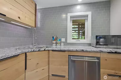 10903 Glen Acres Drive S #B, Seattle, WA 98168 - Photo 17