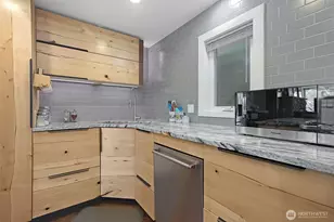10903 Glen Acres Dr S, Seattle, WA 98168 - Photo 15