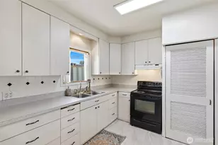 710 2nd St SW, Puyallup, WA 98371 - Photo 11