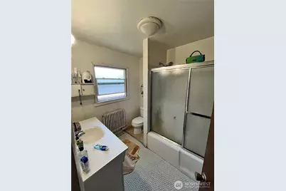 1010 Bellevue Court E, Seattle, WA 98102 - Photo 15