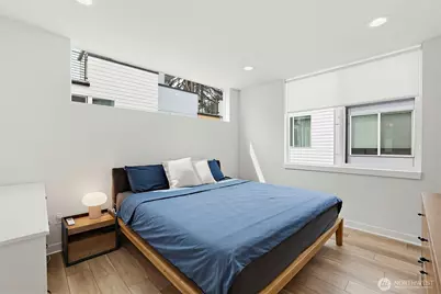 902 N 86th Street, Seattle, WA 98103 - Photo 17