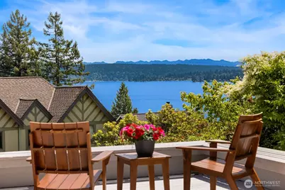 4529 E Laurel Drive NE, Seattle, WA 98105 - Photo 1