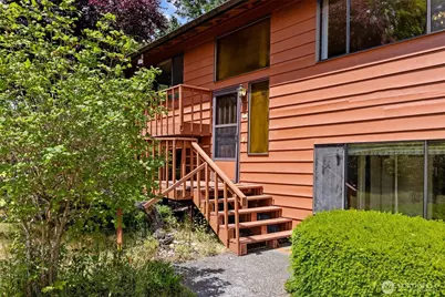 5359 Ruby Place NE, Bainbridge Island, WA 98110 - Photo 3