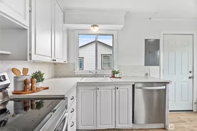 1909 Cleveland Avenue, Mount Vernon, WA 98273 - Photo 13
