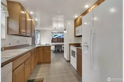 420 S 128th Street, Seattle, WA 98168 - Photo 11