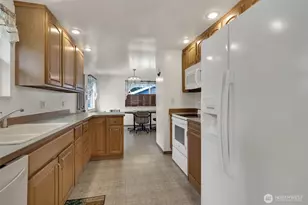 420 S 128th St, Seattle, WA 98168 - Photo 11