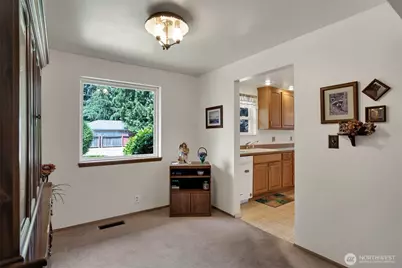 420 S 128th Street, Seattle, WA 98168 - Photo 9