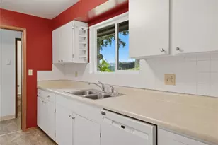 530 NE David Dr, Bremerton, WA 98310 - Photo 13