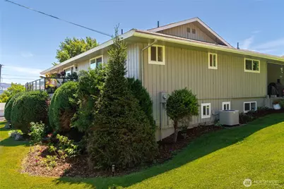 1202 S Hills Drive, Wenatchee, WA 98801 - Photo 21