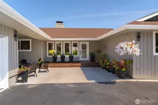 1202 S Hills Dr, Wenatchee, WA 98801 - Photo 3