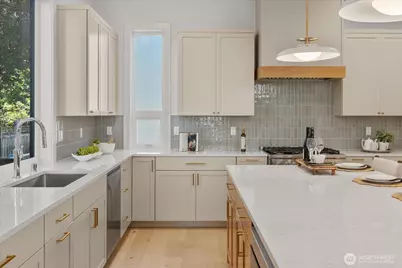 5739 25th Avenue NE, Seattle, WA 98105 - Photo 17