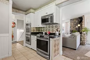 2408 N Greeley Dr, Kelso, WA 98626 - Photo 9