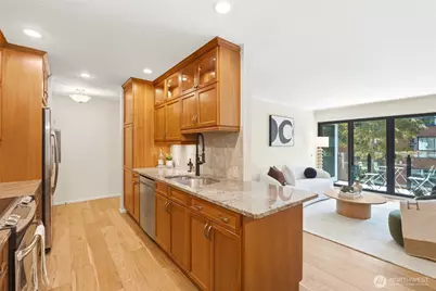 6333 Lake Washington Boulevard NE #304, Kirkland, WA 98033 - Photo 3