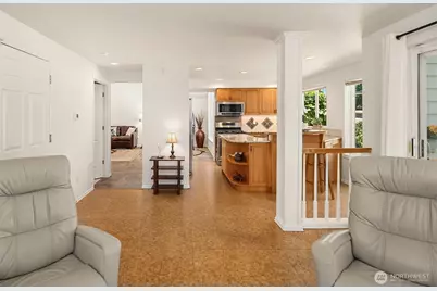 647 Edmonds Way, Edmonds, WA 98020 - Photo 15