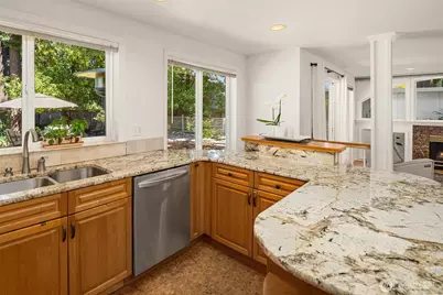 647 Edmonds Way, Edmonds, WA 98020 - Photo 11