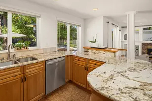 647 Edmonds Way, Edmonds, WA 98020 - Photo 11